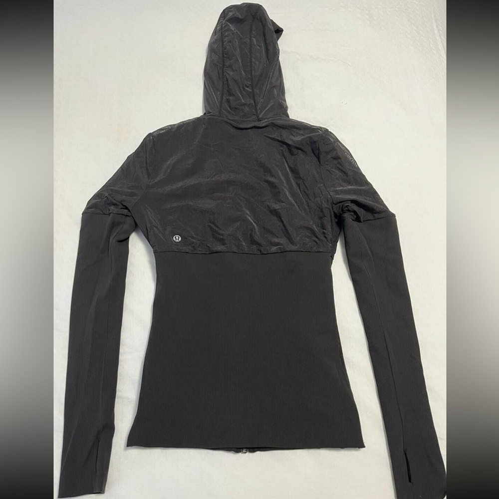 lululemon athletica Black Hooded Long-Sleeve Layer